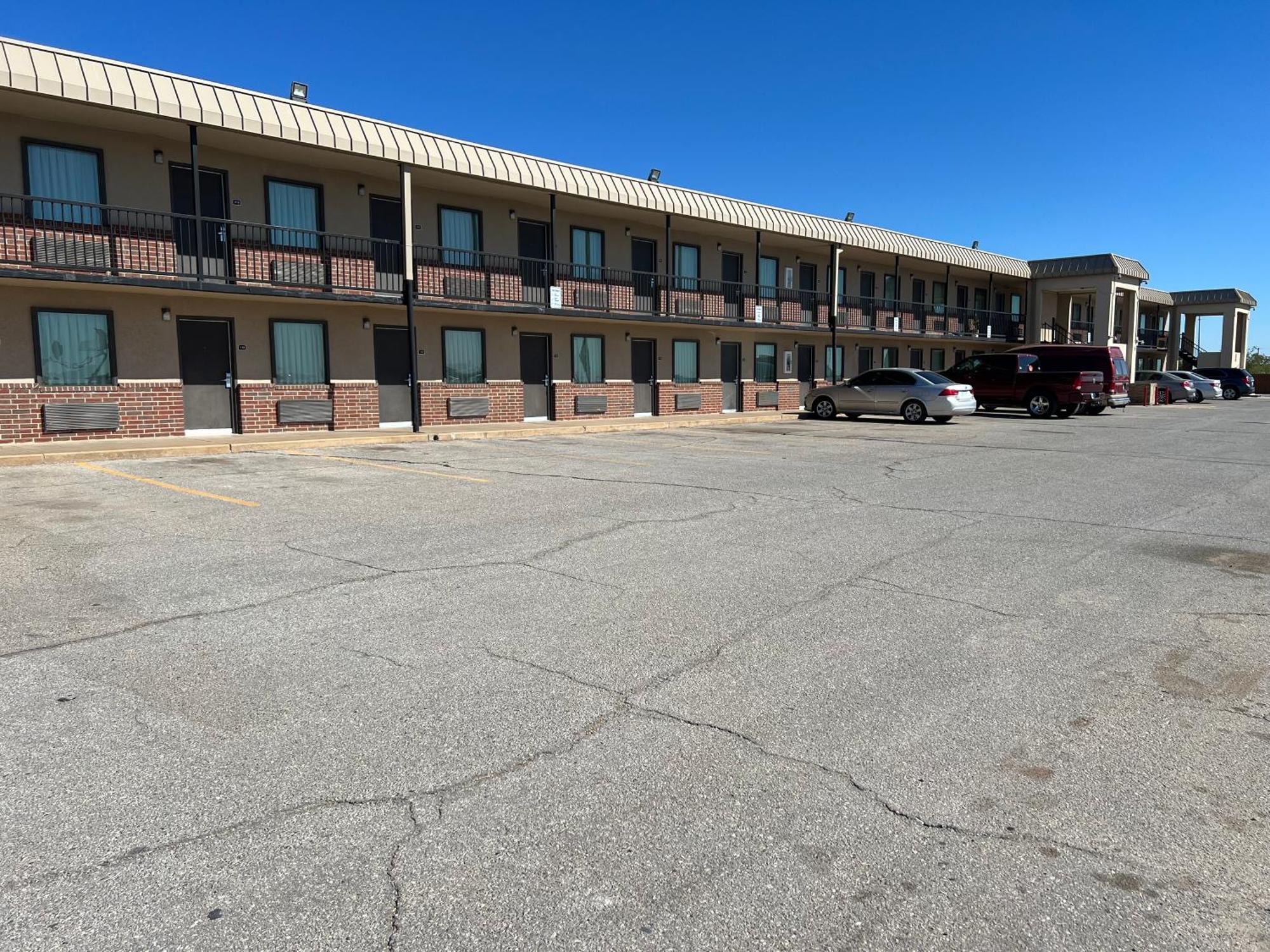 Hotel 81 El Reno 外观 照片